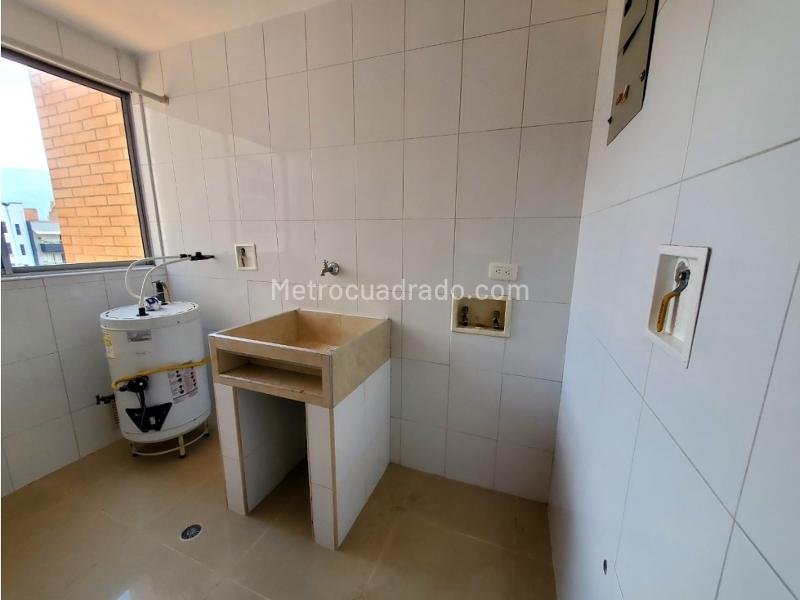 Spacious 3BR Apartment in El Nogal - 6