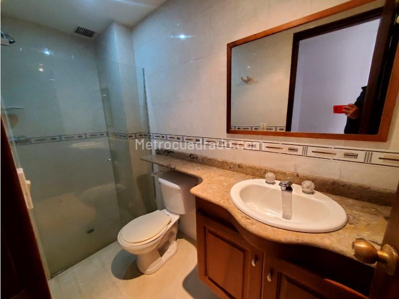 Spacious 3BR Apartment in El Nogal - 8