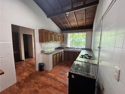 Casa en arriendo en El Poblado, Medellín · foto 4 de 16