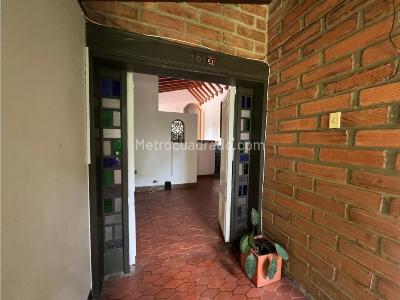 Casa en arriendo en El Poblado, Medellín · foto 8 de 16