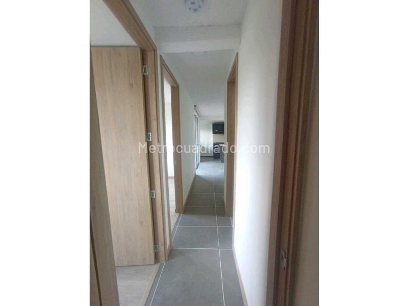 3BR Apartment in Fontibon (70 m²) - 2