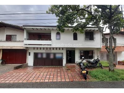 Casa de 5 alcobas en arriendo en Alameda, Medellín, 328 m² · foto 2 de 20