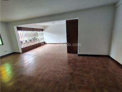 Casa de 5 alcobas en arriendo en Alameda, Medellín, 328 m² · foto 4 de 20