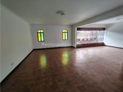 Casa de 5 alcobas en arriendo en Alameda, Medellín, 328 m² · foto 5 de 20
