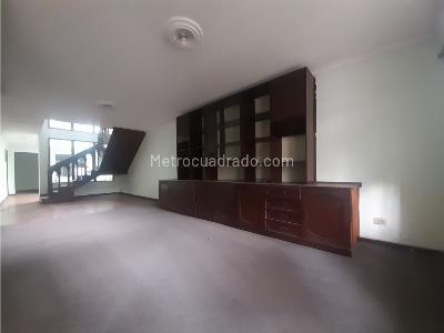 Casa de 5 alcobas en arriendo en Alameda, Medellín, 328 m² · foto 10 de 20