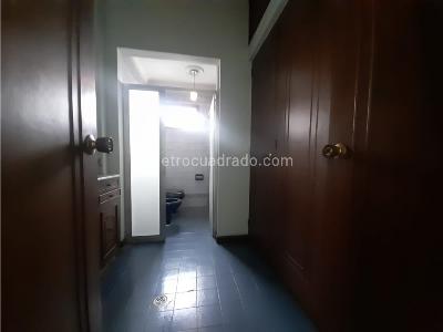 Casa de 5 alcobas en arriendo en Alameda, Medellín, 328 m² · foto 11 de 20