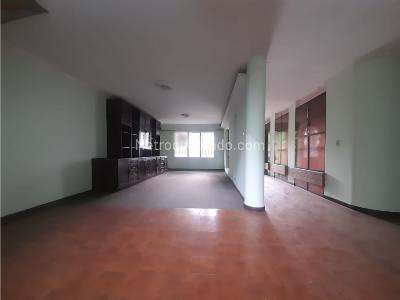 Casa de 5 alcobas en arriendo en Alameda, Medellín, 328 m² · foto 14 de 20