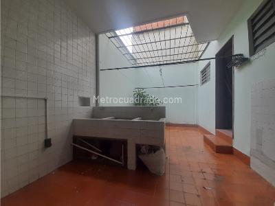 Casa de 5 alcobas en arriendo en Alameda, Medellín, 328 m² · foto 16 de 20