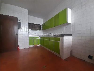 Casa de 5 alcobas en arriendo en Alameda, Medellín, 328 m² · foto 17 de 20