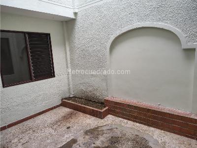 Casa de 5 alcobas en arriendo en Alameda, Medellín, 328 m² · foto 18 de 20