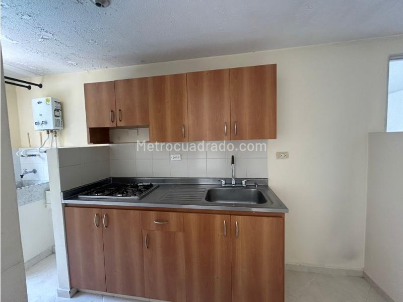 3BR Apartment for Rent in Loma del Indio with Parking - 3