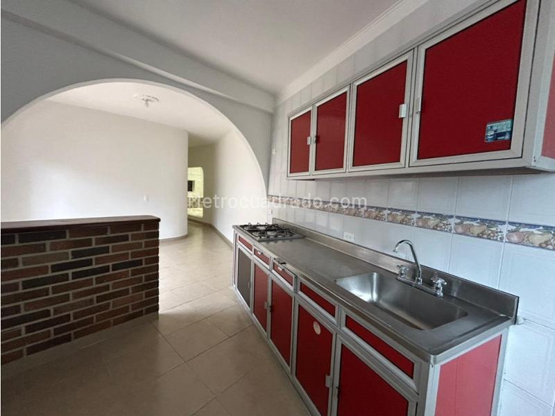Apartamento en Arriendo de 2 Alcobas Cerca a Sala de Velación - 2