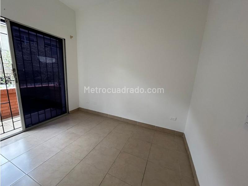 Apartamento en Arriendo de 2 Alcobas Cerca a Sala de Velación - 8