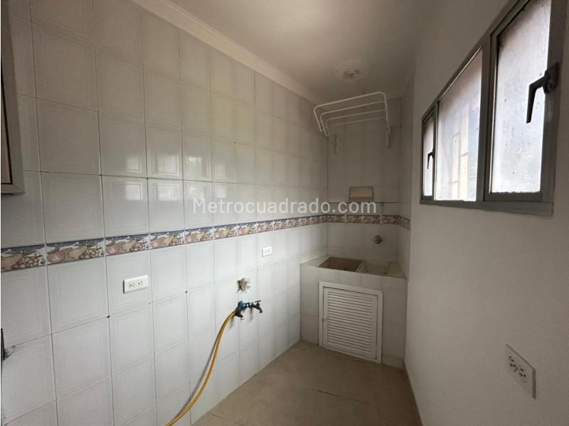 Apartamento en Arriendo de 2 Alcobas Cerca a Sala de Velación - 9