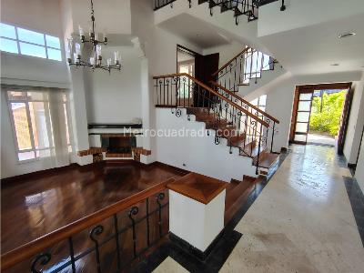 Casa de 4 alcobas en venta en El Poblado, Medellín, 300 m² · foto 2 de 20
