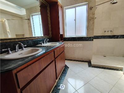 Casa de 4 alcobas en venta en El Poblado, Medellín, 300 m² · foto 7 de 20