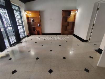 Casa de 5 alcobas en venta en Prado Centro, Medellín, 415 m² · foto 2 de 20