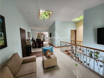 Casa de 4 alcobas en venta en Estadio, Medellín, 160 m² · foto 3 de 18