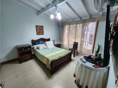 Casa de 4 alcobas en venta en Estadio, Medellín, 160 m² · foto 5 de 18