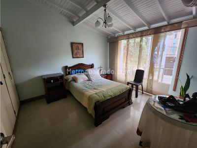 Casa de 4 alcobas en venta en Estadio, Medellín, 160 m² · foto 14 de 18