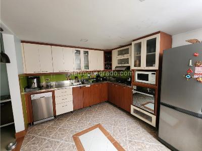 Casa de 4 alcobas en venta en Estadio, Medellín, 160 m² · foto 15 de 18