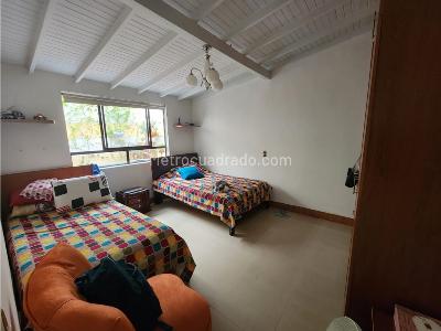 Casa de 4 alcobas en venta en Estadio, Medellín, 160 m² · foto 16 de 18