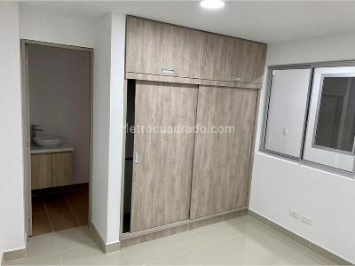 Apartamento de 3 alcobas en arriendo en La Castellana, Medellín, 144 m² · foto 10 de 14