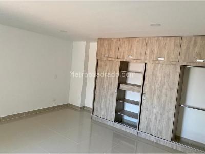 Apartamento de 3 alcobas en arriendo en La Castellana, Medellín, 144 m² · foto 3 de 14