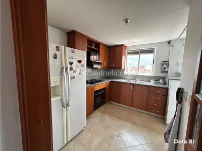 Apartamento de 3 alcobas en arriendo en Laureles, Medellín, 100 m² · foto 2 de 19