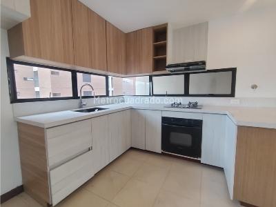 Apartamento de 3 alcobas en arriendo en El Poblado, Medellín, 138 m² · foto 2 de 20