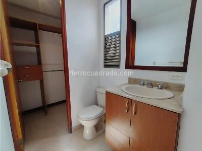 Apartamento de 3 alcobas en arriendo en El Poblado, Medellín, 138 m² · foto 17 de 20