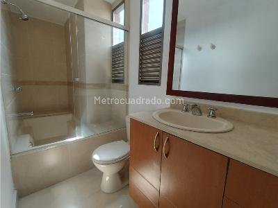 Apartamento de 3 alcobas en arriendo en El Poblado, Medellín, 138 m² · foto 18 de 20