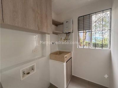 Apartamento de 3 alcobas en arriendo en Los Parra, Medellín, 75 m² · foto 4 de 13