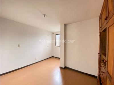 Apartamento de 4 alcobas en arriendo en Belen, Medellín, 130 m² · foto 10 de 13