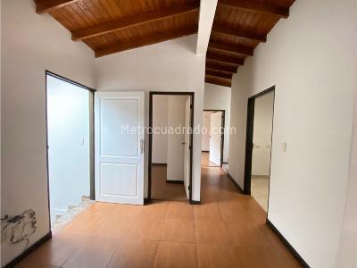 Apartamento de 4 alcobas en arriendo en Belen, Medellín, 130 m² · foto 2 de 13