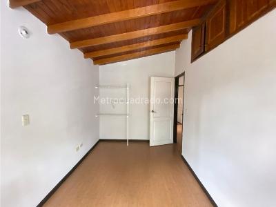 Apartamento de 4 alcobas en arriendo en Belen, Medellín, 130 m² · foto 4 de 13
