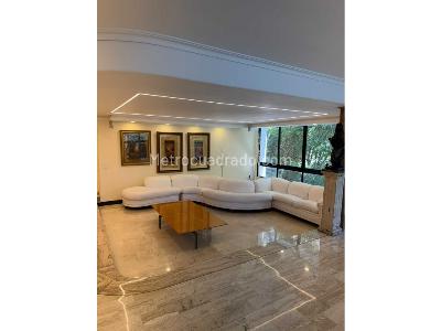 Apartamento de 3 alcobas en venta en El Poblado, Medellín, 258 m² · foto 3 de 18