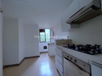 Apartamento de 3 alcobas en arriendo en Poblado Milla De Oro, Medellín, 117 m² · foto 2 de 14
