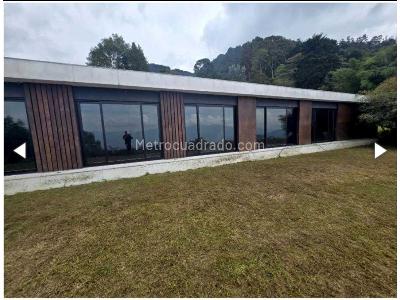 Casa de 3 alcobas en venta en Las Palmas, Medellín · foto 2 de 17