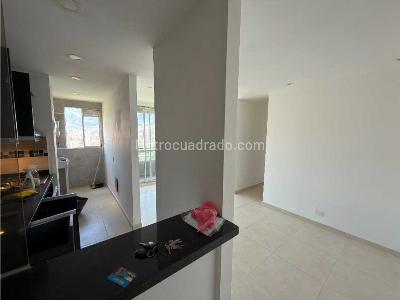 Apartamento de 3 alcobas en venta en La Gabriela, Bello, 72 m² · foto 2 de 16
