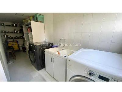 Apartamento de 3 alcobas en venta en El Poblado, Medellín, 158 m² · foto 19 de 20