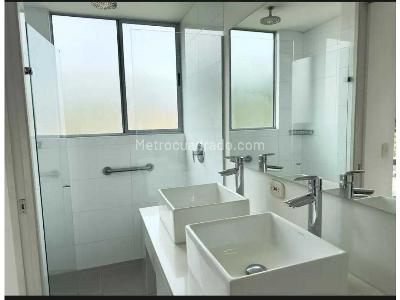 Apartamento de 3 alcobas en venta en El Poblado, Medellín, 107 m² · foto 13 de 20