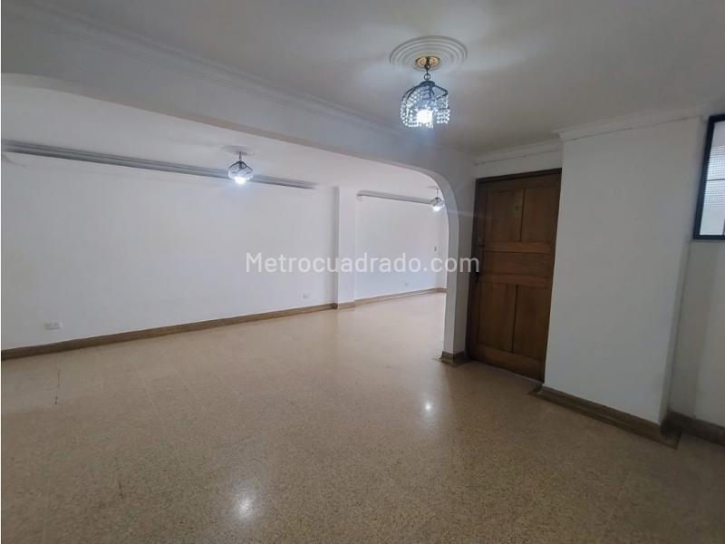 Bright 3BR Apartment with Balcony in Laureles La Castellana - 3