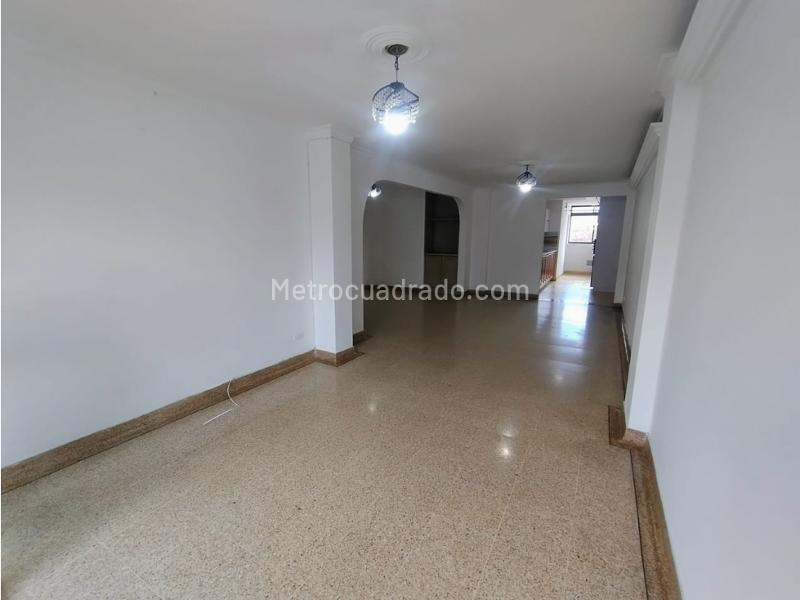 Bright 3BR Apartment with Balcony in Laureles La Castellana - 5