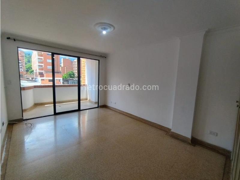 Bright 3BR Apartment with Balcony in Laureles La Castellana - 6