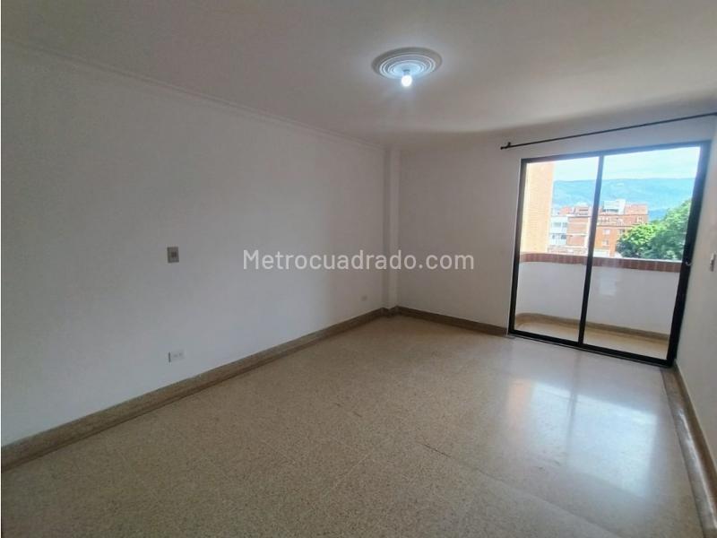 Bright 3BR Apartment with Balcony in Laureles La Castellana - 7