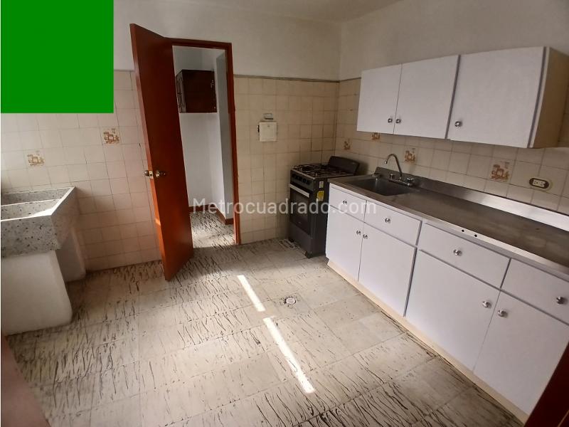 Apartamento Amplio de 5 Alcobas para Uso Comercial en Laureles - 5