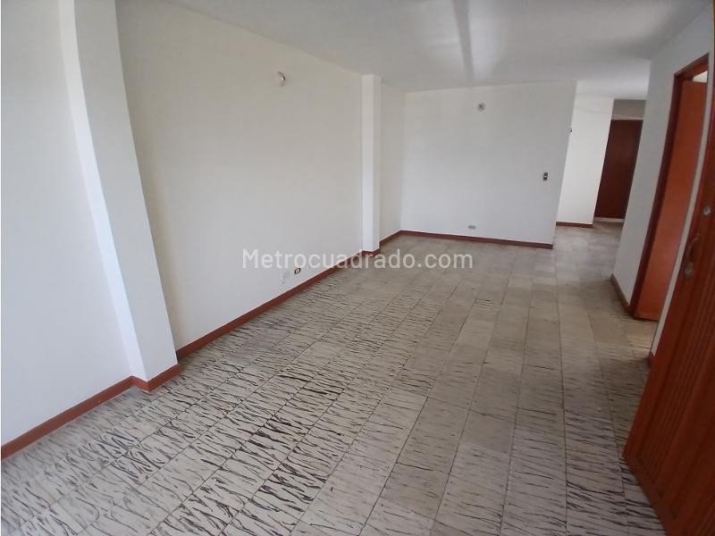 Apartamento Amplio de 5 Alcobas para Uso Comercial en Laureles - 6