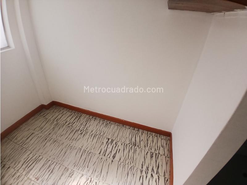 Apartamento Amplio de 5 Alcobas para Uso Comercial en Laureles - 9