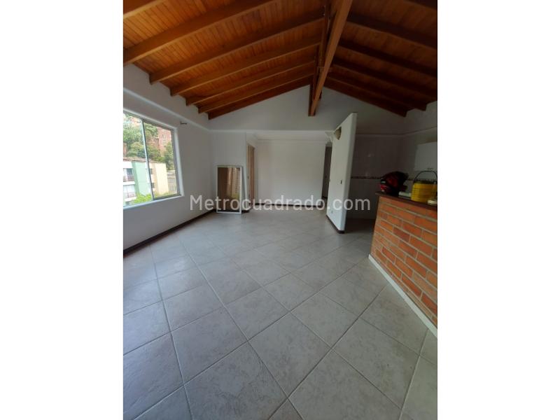 Bright 2BR Apartment in San Javier - 4